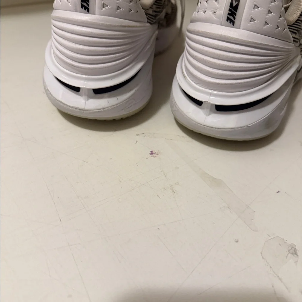 Nike FJ8915-100 Air Zoom GT Cut 2 White Running Sneaker Shoes Men size 11